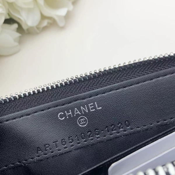 コピーシャネル激安財布着用イメージ